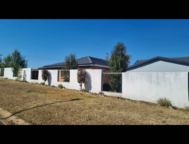 12 BEDROOM HOUSE FOR SALE IN SUNNYRIDGE